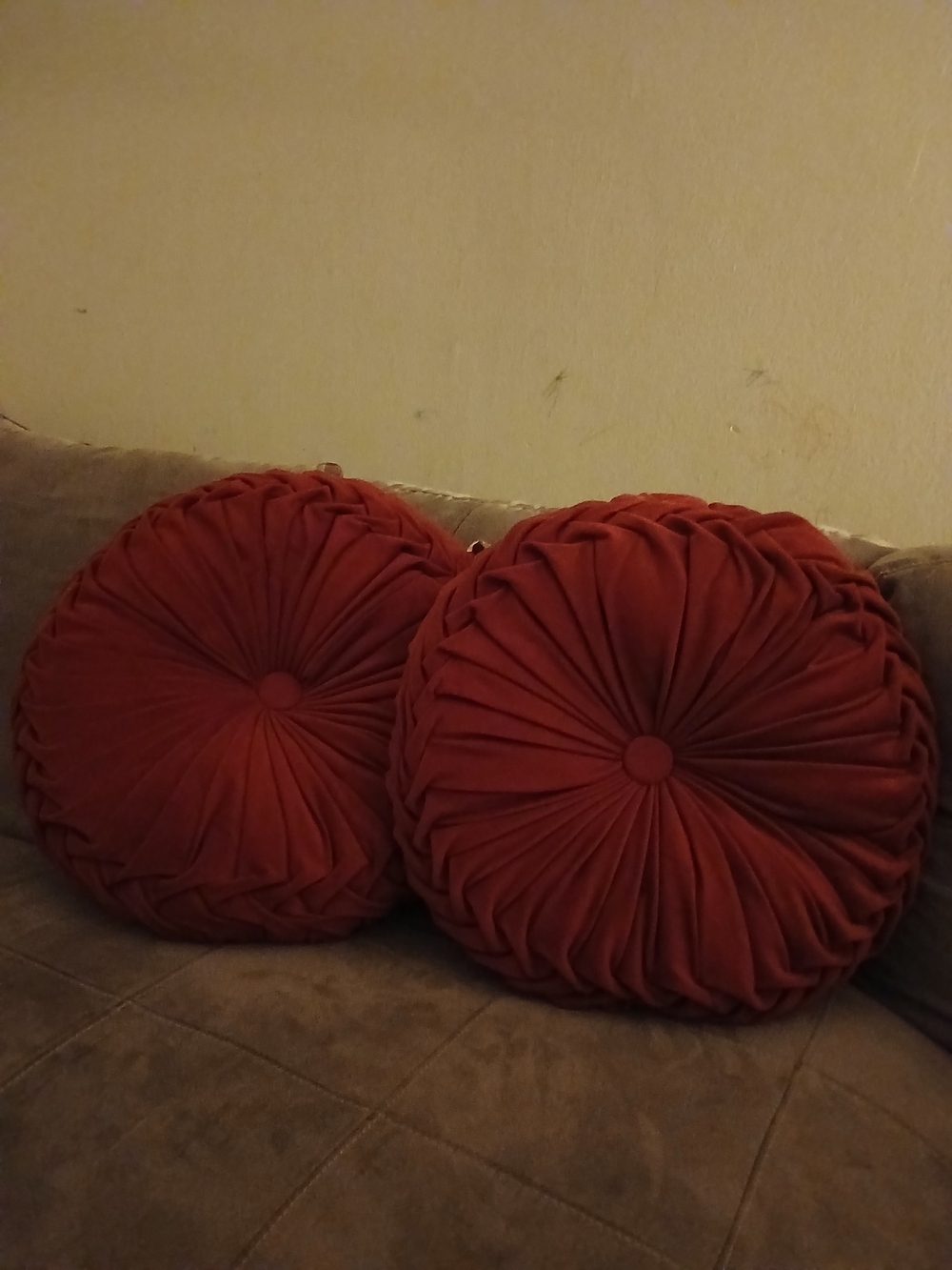 2x Round Red Decorative Pillow Pair - Elegant Pleated Design 18"
